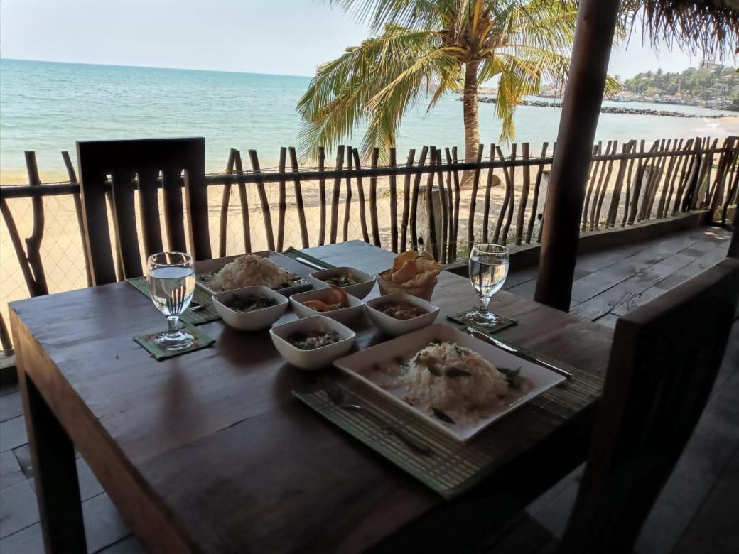 Serenity Beach Cabanas Tangalle Ngoại thất bức ảnh